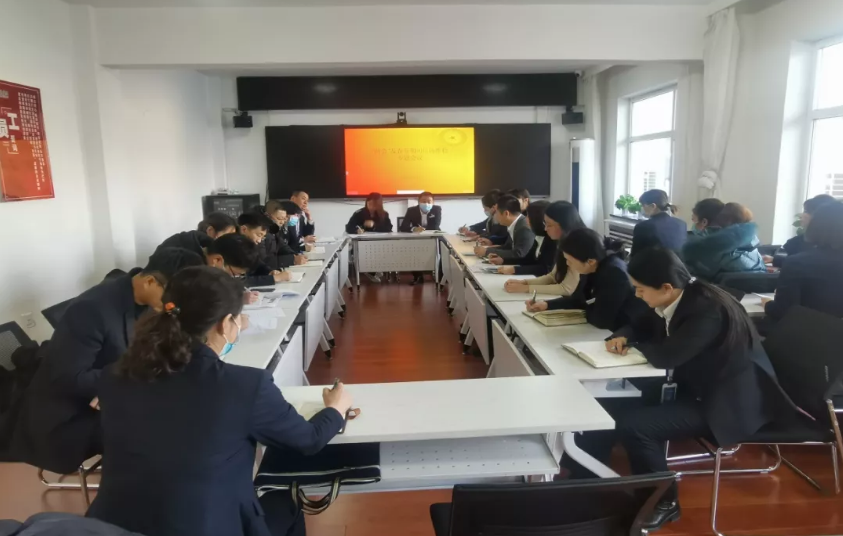 鞍勤集團(tuán)、溫泉集團(tuán)召開“兩會(huì)”及元旦春節(jié)信訪維穩(wěn)專題會(huì)議