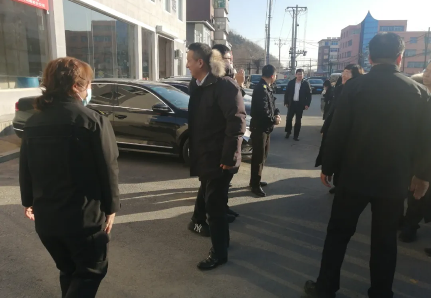 鞍勤集團(tuán)黨委下基層、聽民意，助推企業(yè)高質(zhì)量發(fā)展